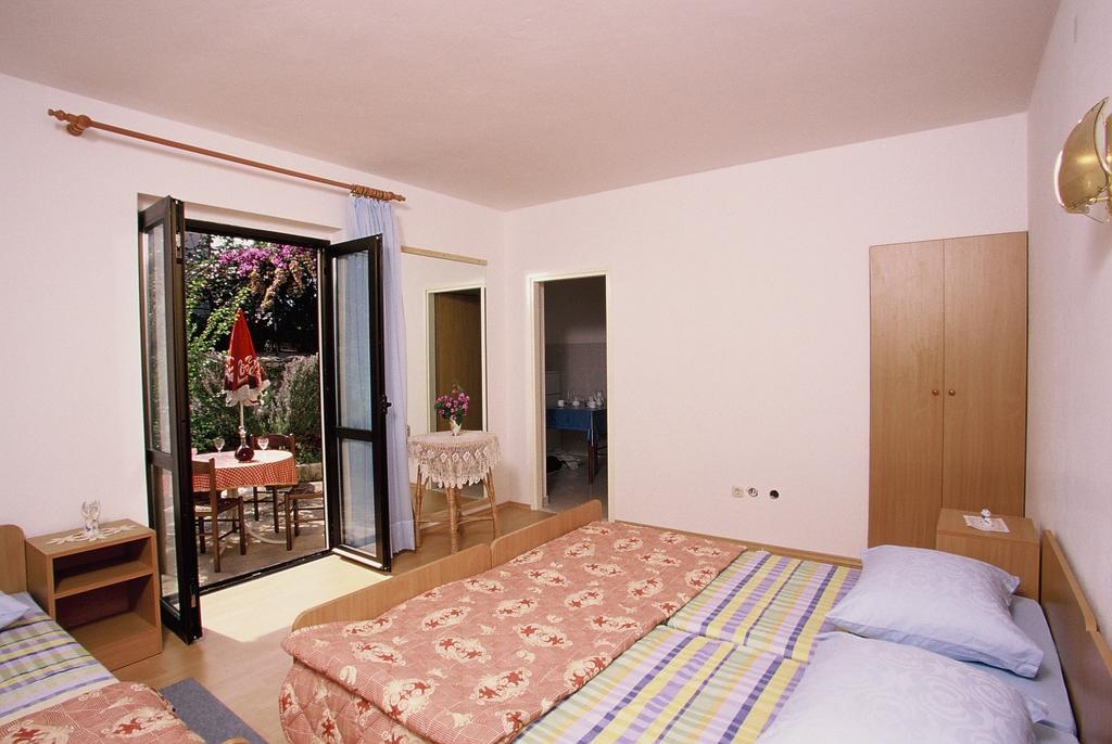 Apartments Boljat Supetar Pokoj fotografie